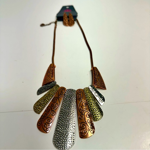 NWT. Paparazzi Multicolored Necklace & earrings set. Copper, silver & brass tone - Picture 2 of 11